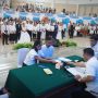 Bupati Oskar Manoppo menjadi saksi dalam acara Perkawinan Massal di Aula Mapalus, Manado