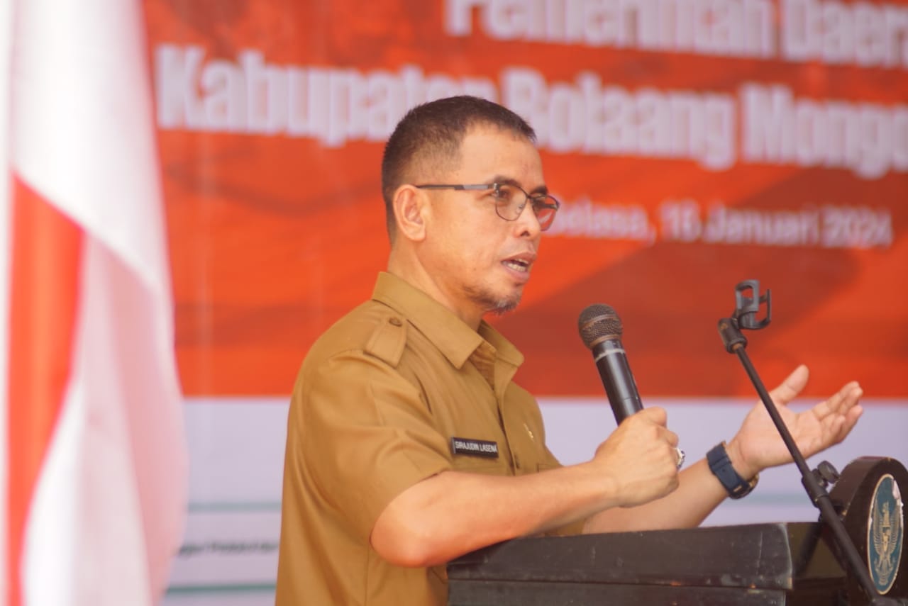 Bupati Bolmut SJL memimpin rapat evaluasi kinerja triwulan I.