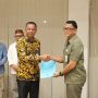 Bupati Boltim Oskar Manoppo dan Direktur BPR Prisma Dana Jefferson Lungkang menandatangani MoU layanan keuangan untuk ASN