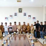 Bupati Boltim Oskar Manoppo melepas 25 peserta pelatihan satpam di Ruang Rapat Bupati, didampingi pejabat daerah dan perwakilan Dinas Tenaga Kerja, Selasa, 27 Mei 2025.