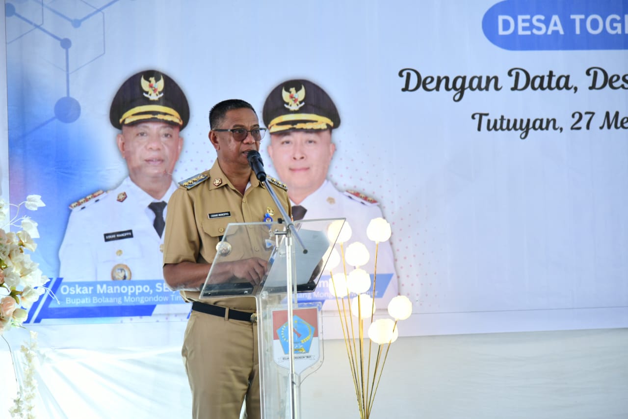 Bupati Boltim Oskar Manoppo membuka kegiatan pencanangan Desa Cantik di Desa Togid, didampingi perwakilan BPS dan perangkat desa, Selasa 27 Mei 2025.