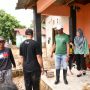 Bupati Oskar Manoppo memimpin kerja bakti massal di Desa Togid bersama warga, TNI, dan Polri