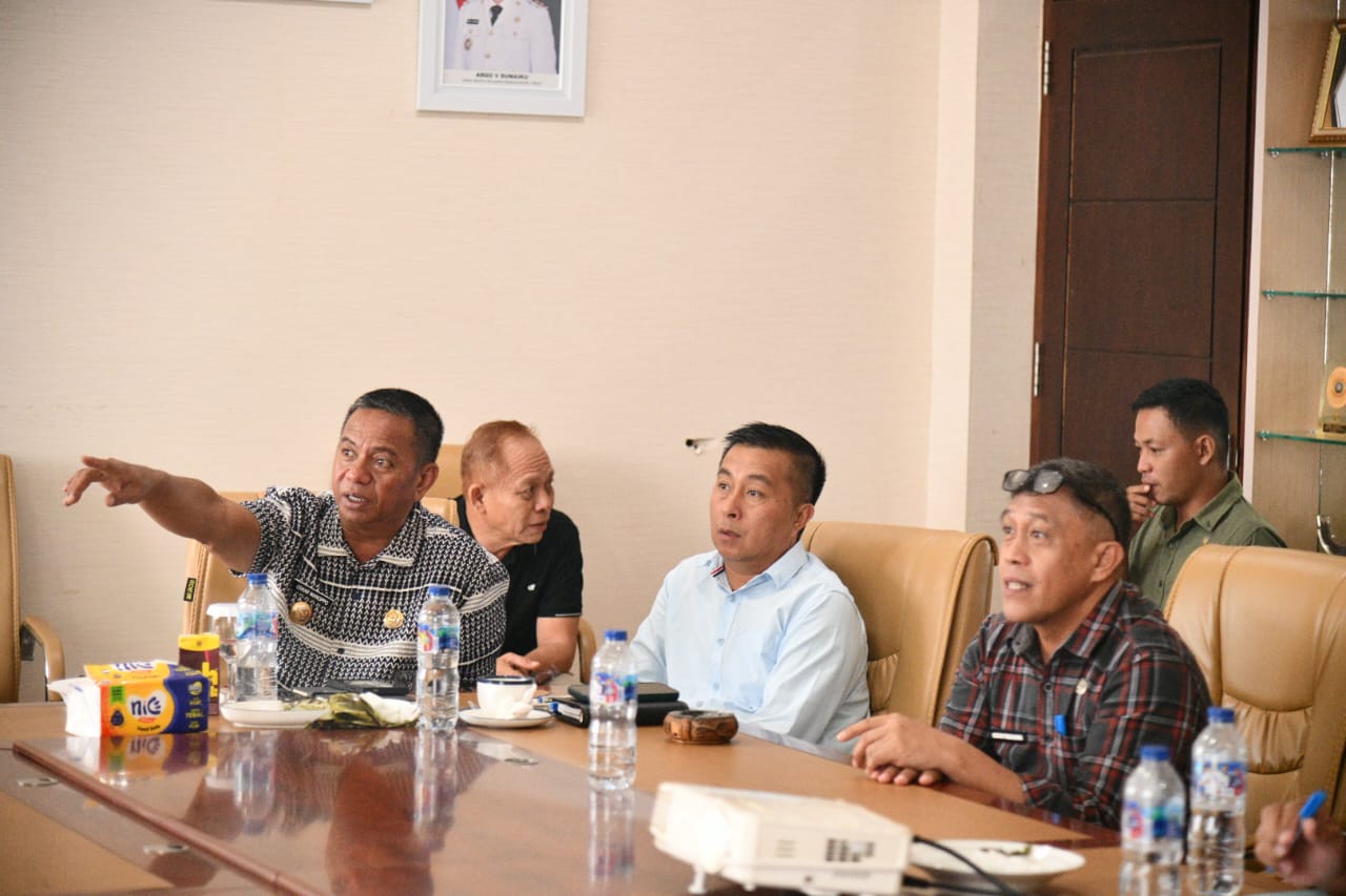 Bupati Oskar Manoppo memimpin rapat evaluasi Kabupaten Sehat Boltim
