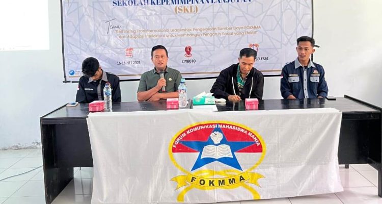 Donal Lamunte saat menyampaikan materi pengawasan pembangunan daerah di kegiatan FOKMMA IAIN Gorontalo