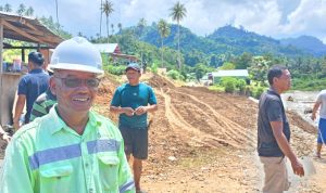 Harry Widiantoro, selaku Supertemden External Relation PT. ASA. (memakai seragam PT. ASA)