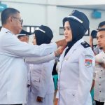Jois Silvia Sari Potabuga saat dilantik sebagai Penjabat Sangadi Tutuyan oleh Bupati Oskar Manoppo di Aula Kantor Bupati Boltim.