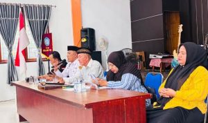Kepala Desa Boroko Timur Roby Pakaya di dampingi Ketua BPD Boroko Timur Tilaar Soni dan jajaran saat memberikan arahan dan mekanisme Musdesus pembentukan Koperasi Merah Putih