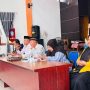 Kepala Desa Boroko Timur Roby Pakaya di dampingi Ketua BPD Boroko Timur Tilaar Soni dan jajaran saat memberikan arahan dan mekanisme Musdesus pembentukan Koperasi Merah Putih
