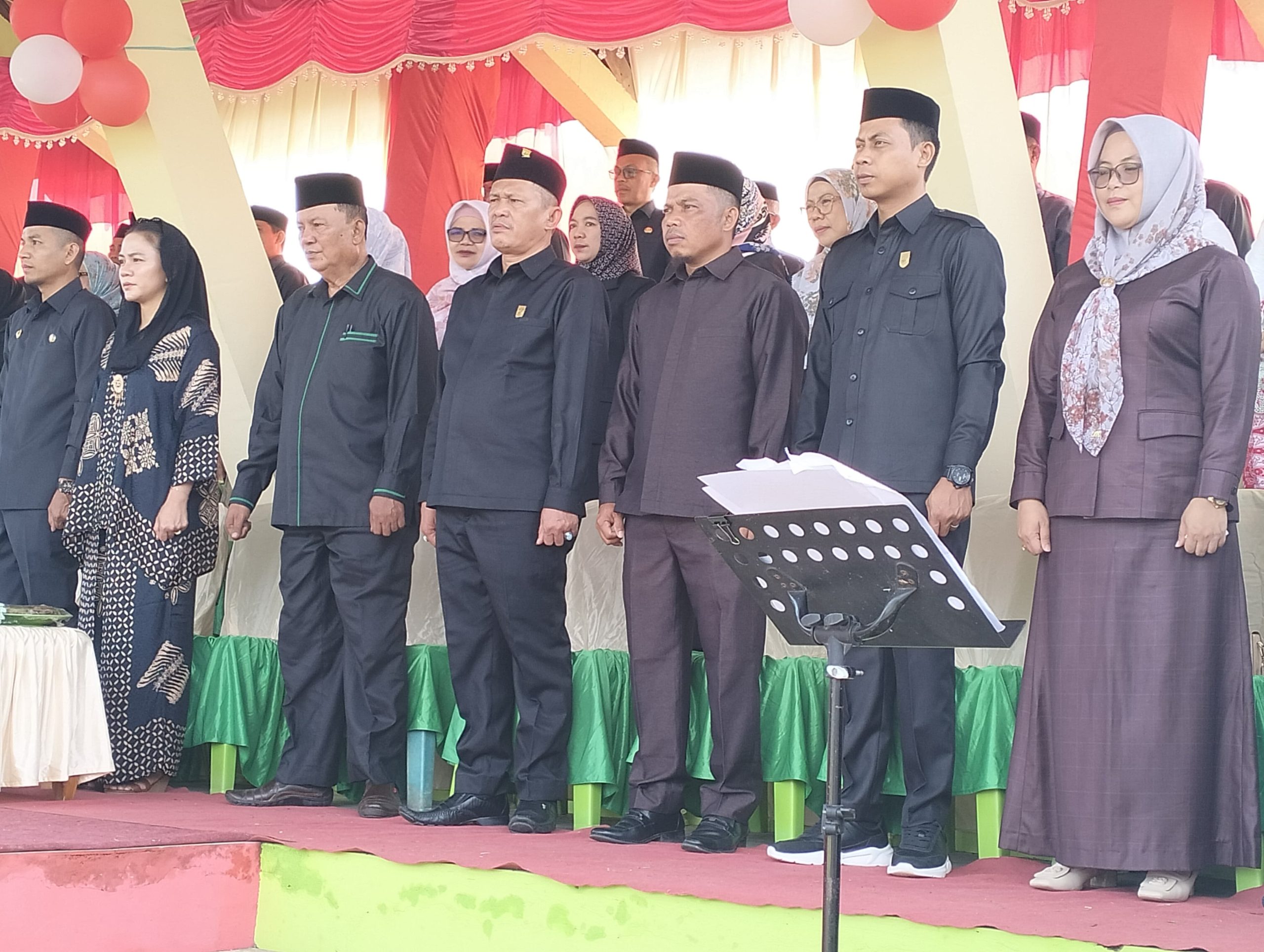 Ketua Fraksi PDI Perjuangan Dewi Zandra dan Abdul Zamad Lauma menghadiri upacara Hardiknas 2025 bersama Bupati Bolmut.