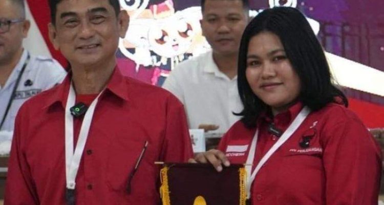 Pasangan calon terpilih Welly Titah dan Gretsya Anisa Bambungan usai penetapan hasil Pilkada Kabupaten Kepulauan Talaud 2024.