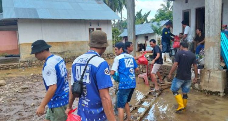 Tim Gold Hunter saat menyalurkan bantuan sembako