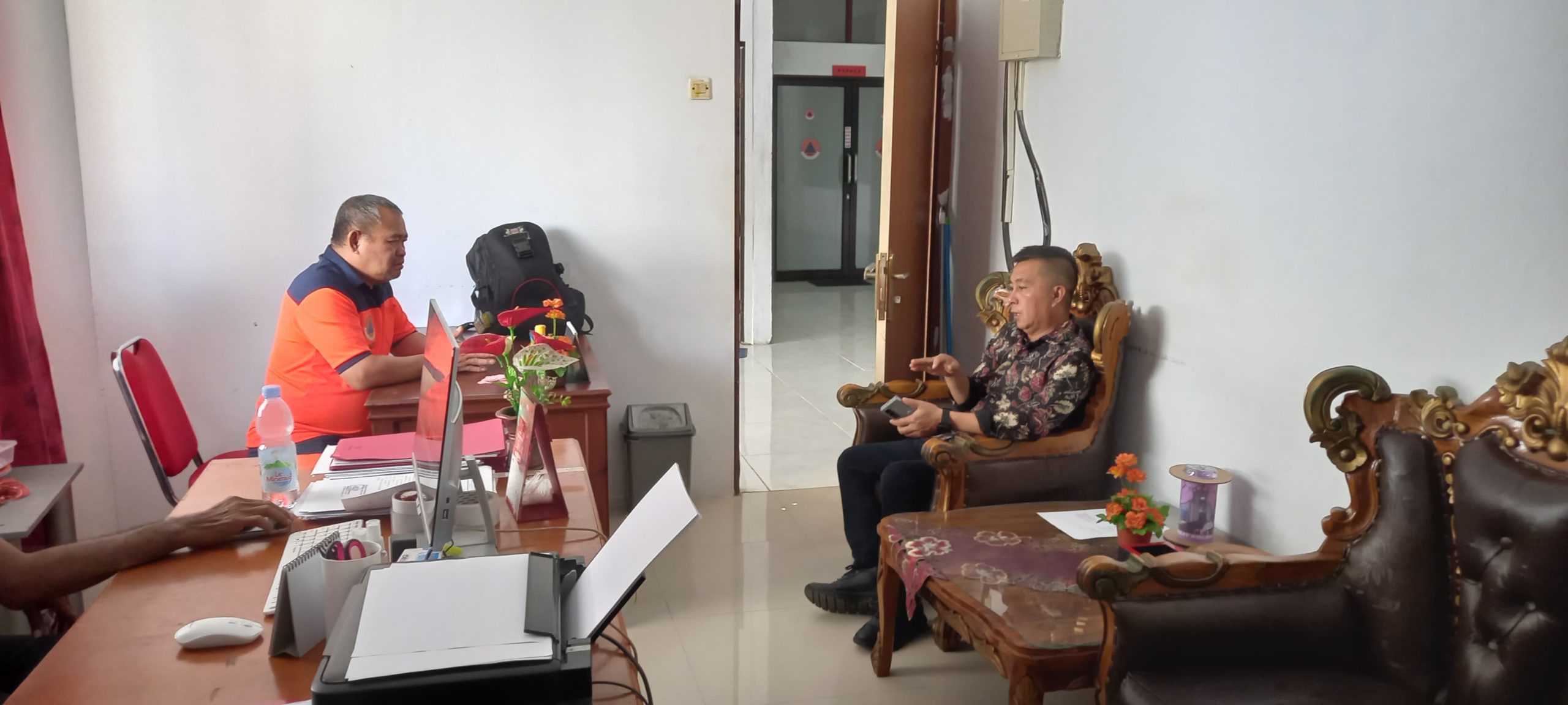 Wakil Bupati Boltim Argo Vinsensius Sumaiku saat bertemu Kepala Bidang BPBD Sulut di Manado