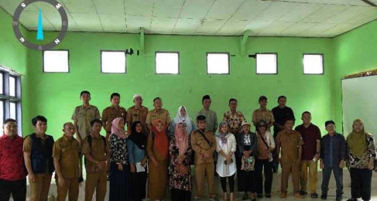 eserta sosialisasi percepatan pembentukan Koperasi Desa Merah Putih di Aula Kantor Kecamatan Tutuyan.