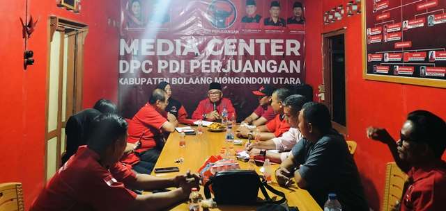 Ketua DPC PDIP Bolmong Utara, Drs. Hi. Amin Lasena, memimpin rapat konsolidasi bersama seluruh PAC dan menargetkan penyegaran pengurus ranting dan anak ranting rampung bulan depan.