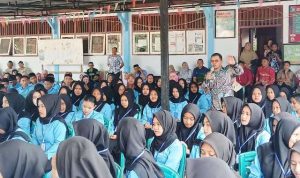 Bupati Bolaang Mongondow Utara, Dr. Sirajudin Lasena, saat melepas 164 siswa-siswi SMK Negeri Kaidipang yang akan mengikuti Praktek Kerja Lapangan (PKL), Kamis, (28/8/2025).