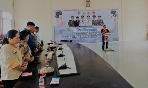 Suasana doa bersama ASN Kristiani di aula Sekretariat DPRD Kabupaten Bolaang Mongondow Utara, Kamis (4/9/2025). Ibadah dipimpin Pdt. Feki Ombuh, S.Th dengan tema Damai untuk Negeri Bolaang Mongondow Utara Kamis pagi, (4/9/2025)