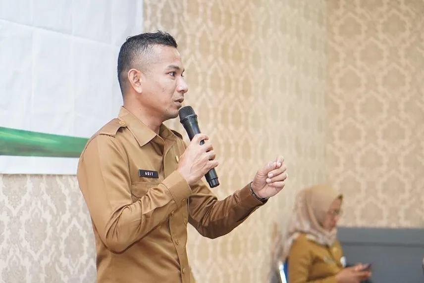 Aditya Pontoh memimpin rapat evaluasi Tim Percepatan Pencegahan dan Penurunan Stunting (TP3S) Kabupaten Boltara.
