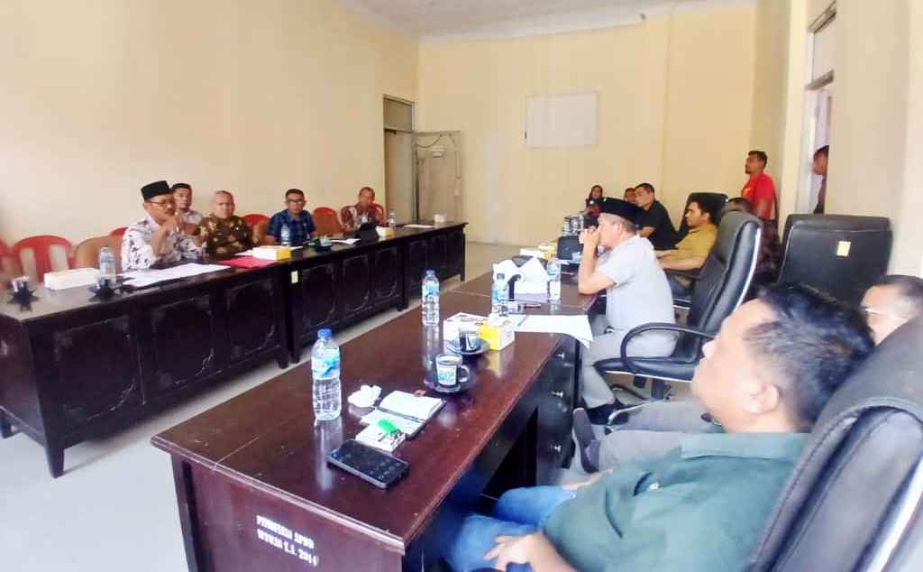 Pimpinan dan anggota Komisi III DPRD Boltara bersama perwakilan OPD dalam rapat kerja membahas usulan prioritas pembangunan daerah untuk APBD 2026, Kamis (25/9/2025).
