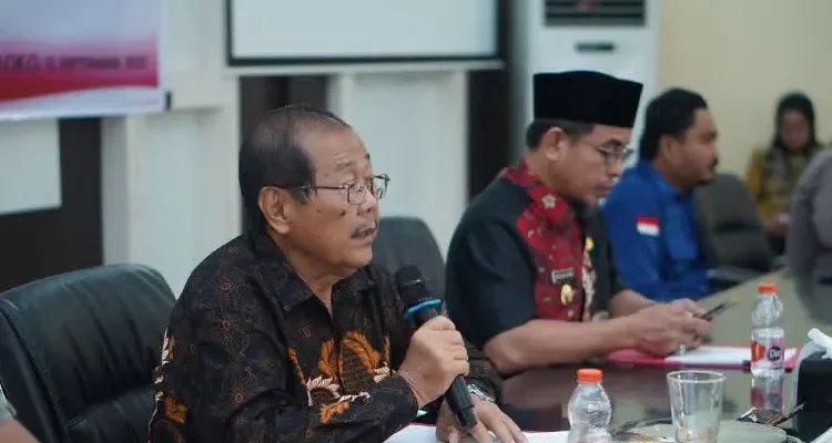 Ketua DPRD Boltara, Frangky Chendra, saat memberikan dukungan terhadap penguatan peran Satlinmas dalam Rakor yang dipimpin Bupati Sirajudin Lasena.