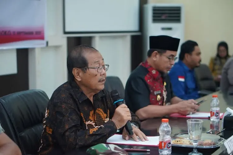 Ketua DPRD Boltara, Frangky Chendra, saat memberikan dukungan terhadap penguatan peran Satlinmas dalam Rakor yang dipimpin Bupati Sirajudin Lasena.