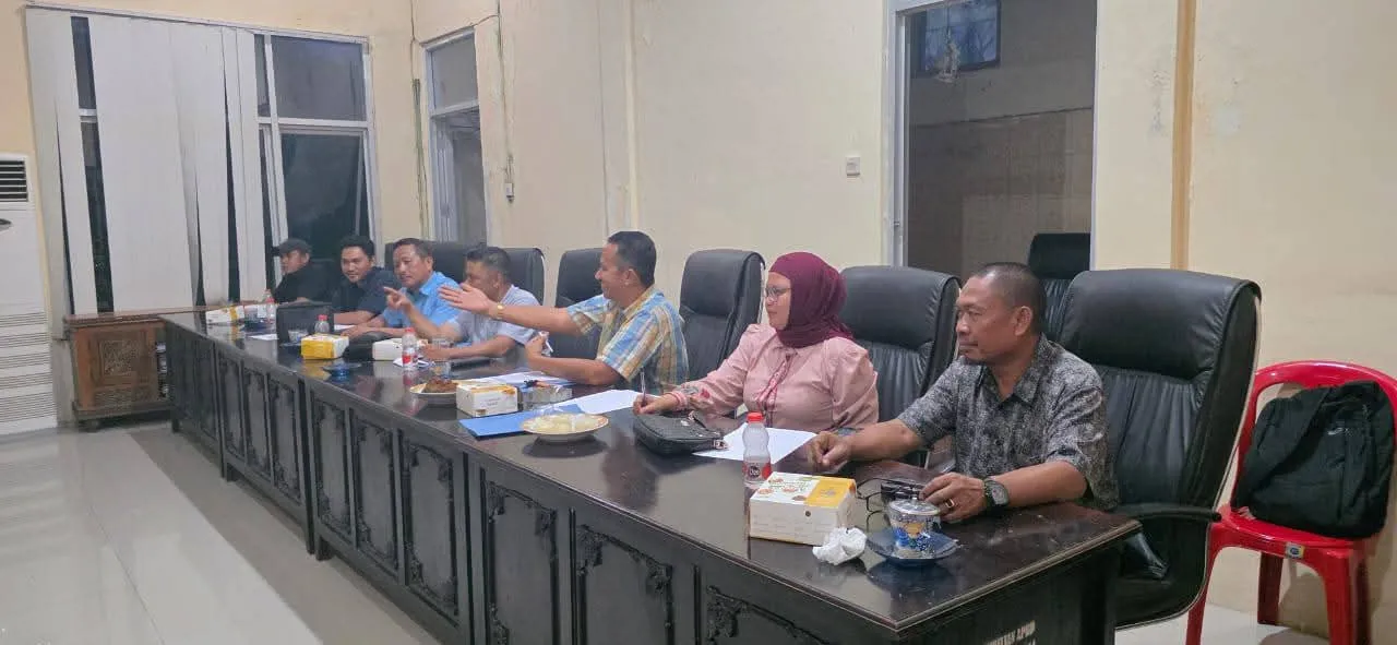 Anggota DPRD Boltara aktif memberikan masukan dalam rapat asistensi APBD-P 2025 bersama TAPD.