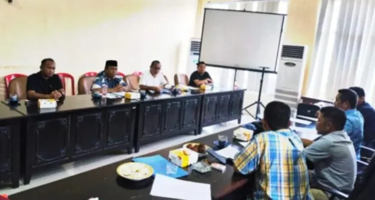 Banggar DPRD Boltara dan TAPD menggelar rapat evaluasi asistensi APBD Perubahan 2025 di ruang sidang DPRD.