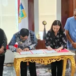 Bupati Bolaang Mongondow Utara, Dr. Sirajudin Lasena, S.E., M.Ec.Dev, menandatangani perjanjian kerja sama jaminan kesehatan bersama BPJS Kesehatan Cabang Tondano, disaksikan jajaran pemerintah daerah dan pimpinan OPD terkait.