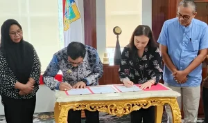 Bupati Bolaang Mongondow Utara, Dr. Sirajudin Lasena, S.E., M.Ec.Dev, menandatangani perjanjian kerja sama jaminan kesehatan bersama BPJS Kesehatan Cabang Tondano, disaksikan jajaran pemerintah daerah dan pimpinan OPD terkait.