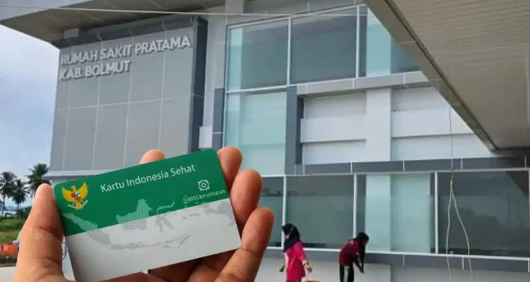 Kartu Indonesia Sehat milik peserta BPJS Kesehatan ditampilkan di depan gedung Rumah Sakit Pratama Kabupaten Bolaang Mongondow Utara.