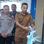 Wakil Bupati Bolaang Mongondow Utara, Mohammad Aditya Pontoh, menggunting pita saat peresmian operasional Program Makan Bergizi Gratis (MBG) SPPG Boroko Kaidipang, Senin, (23/2/2026), disaksikan unsur Forkopimda dan tamu undangan.
