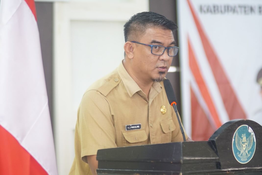 Kadis PUTR Bolmut Abdul Jalil Pandialang memberikan keterangan soal jalan Goyo rusak