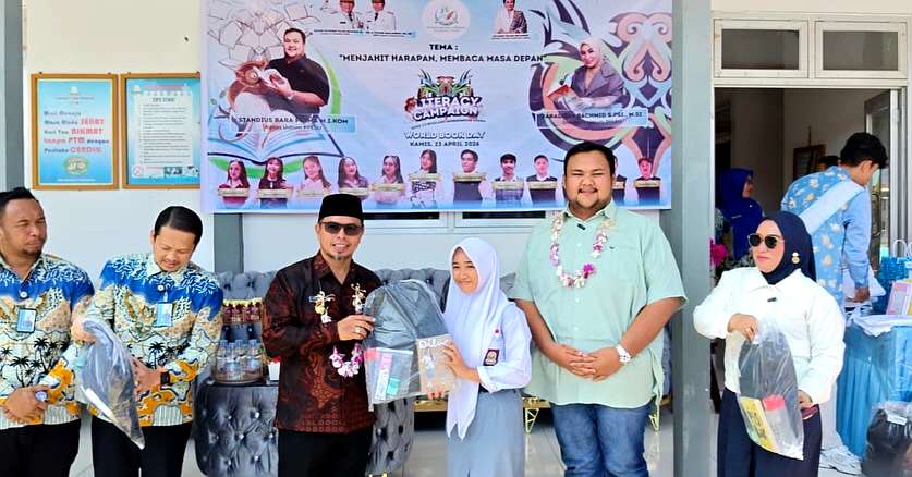 Bupati Bolaang Mongondow Utara Sirajudin Lasena membuka kampanye literasi World Book Day 2026 di SMA Negeri 1 Bintauna