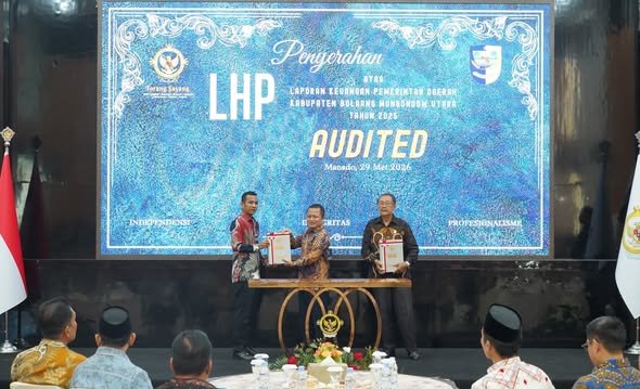 Wakil Bupati Boltara Moh. Aditya Pontoh menerima LHP LKPD Tahun Anggaran 2025 dari BPK RI Perwakilan Sulut di Manado, Jumat (29/5/2026). Pemkab Boltara kembali meraih opini WTP untuk ke-10 kali berturut-turut. (Foto: Istimewa)