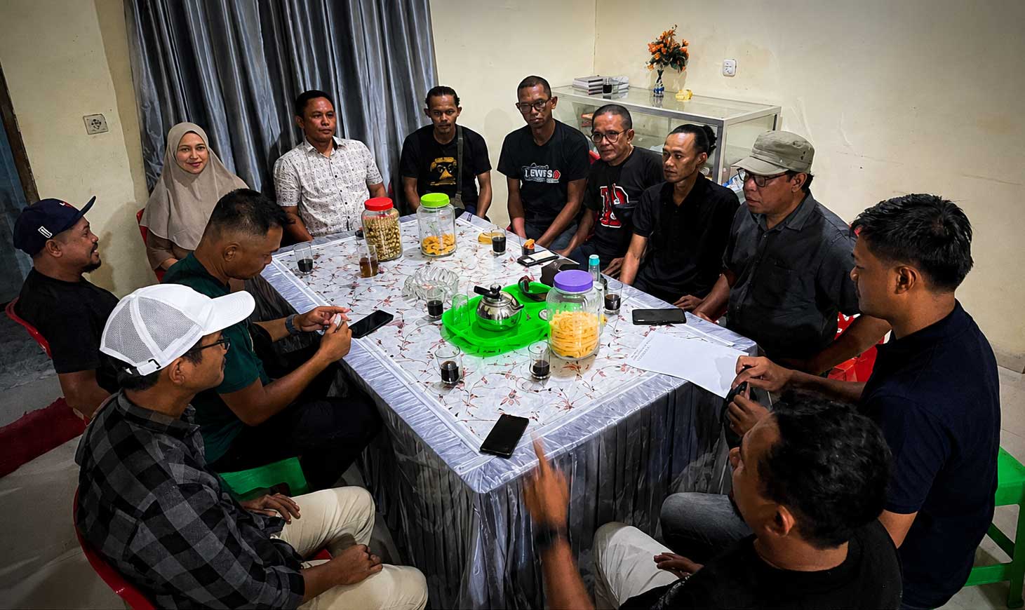 Rapat pleno PWI Bolmut yang dihadiri mayoritas pengurus dan anggota membahas dinamika internal organisasi di Boroko.