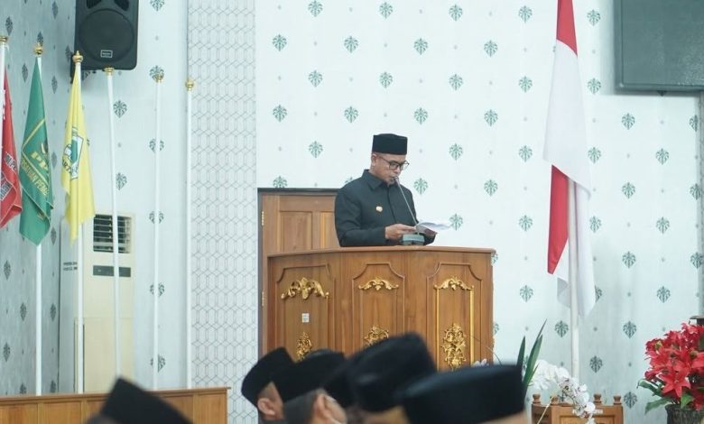 Bupati Bolaang Mongondow Utara, Sirajudin Lasena, menyampaikan Ranperda Pertanggungjawaban APBD Tahun Anggaran 2025 dalam rapat paripurna DPRD Boltara, Rabu (17/6/2026).