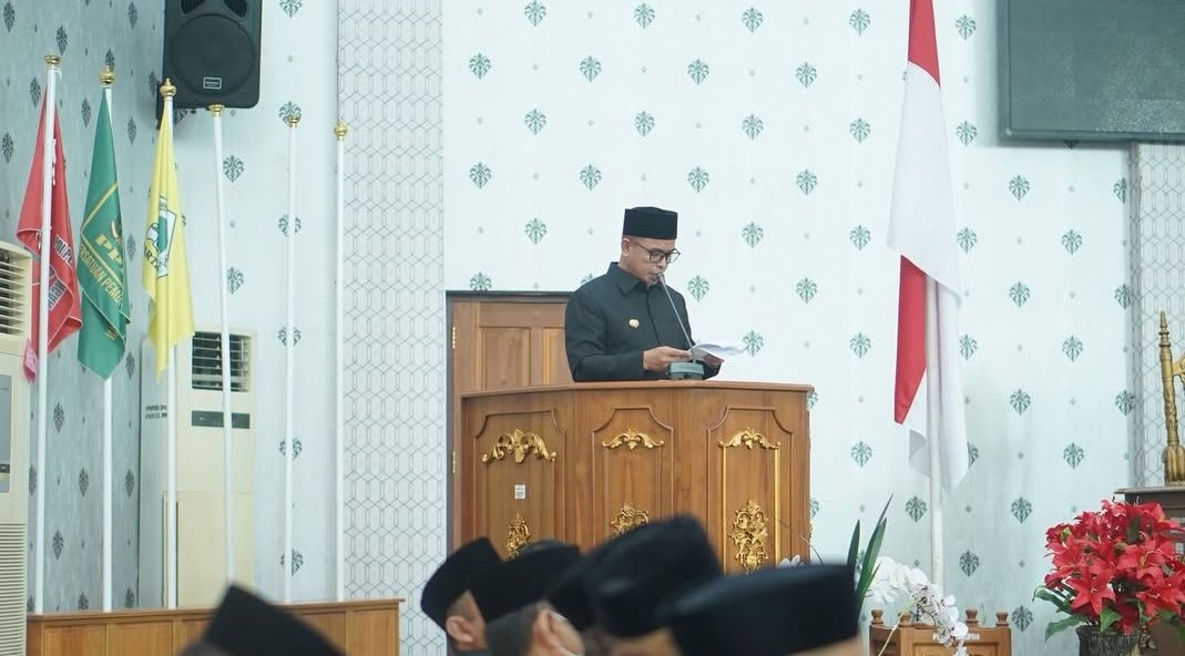 Bupati Bolaang Mongondow Utara, Sirajudin Lasena, menyampaikan Ranperda Pertanggungjawaban APBD Tahun Anggaran 2025 dalam rapat paripurna DPRD Boltara, Rabu (17/6/2026).